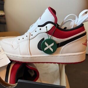 Jordan 1 Low White University Red Black, Men's size 7.5